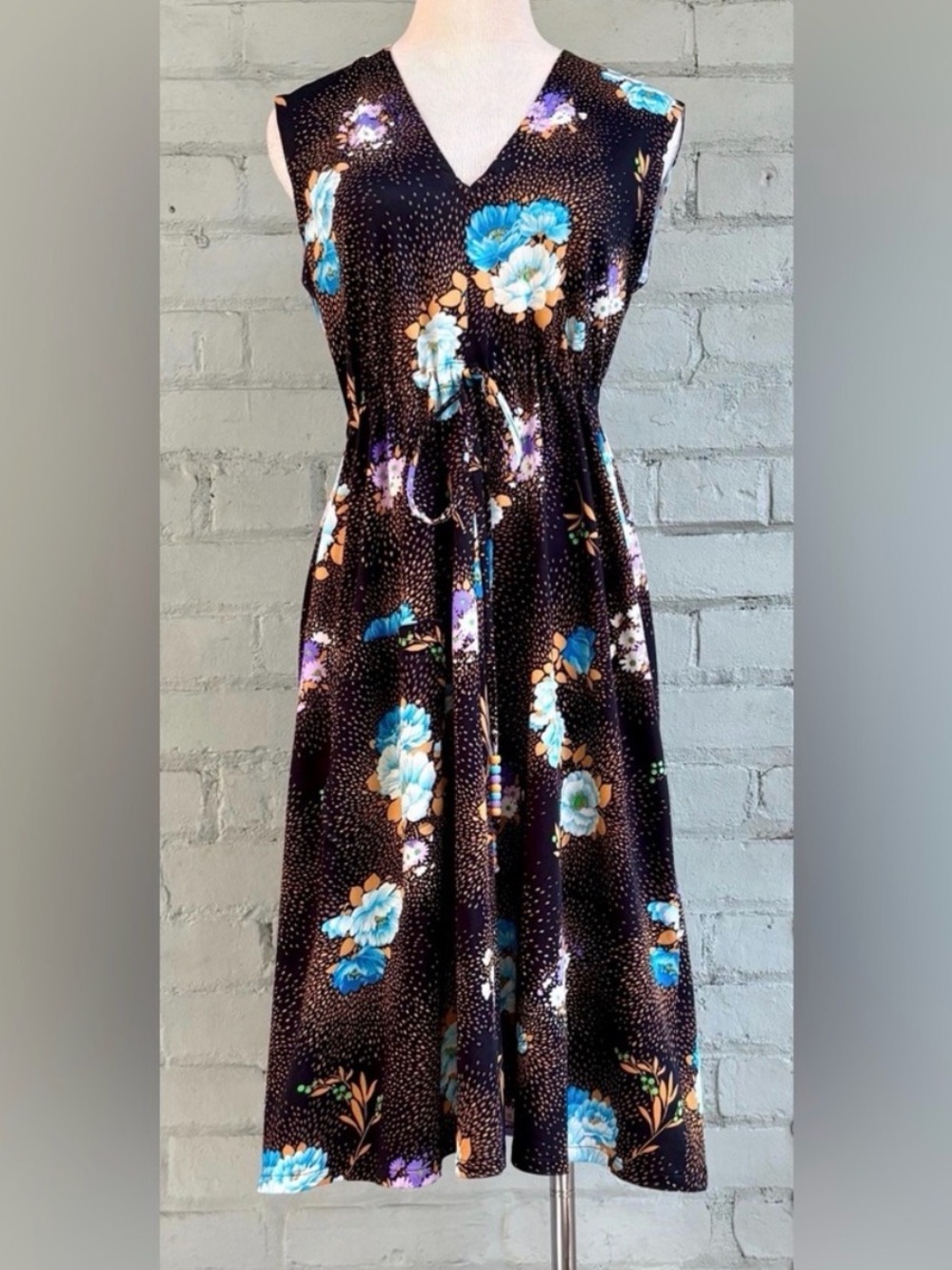 Vintage Floral Sleeveless Dress with Tie Waist